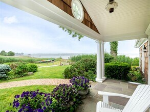21 Secor Dr in Port Washington, NY - Building Photo - Building Photo