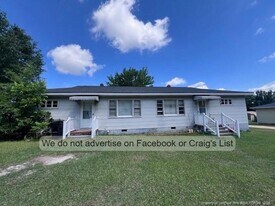 99 Susan St in Clinton, NC - Building Photo