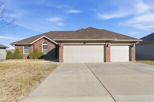 205 E Lapis St in Republic, MO - Building Photo