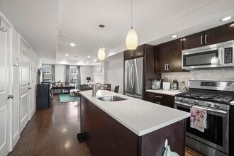 208-210-210 W Seventh St in Boston, MA - Building Photo - Building Photo