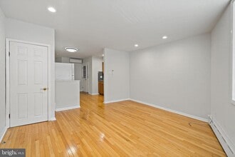 1117 W Moyamensing Ave in Philadelphia, PA - Building Photo - Building Photo