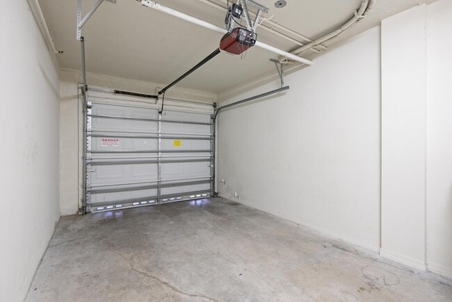 6530 Emerald Dunes Dr in Royal Palm Beach, FL - Building Photo - Building Photo