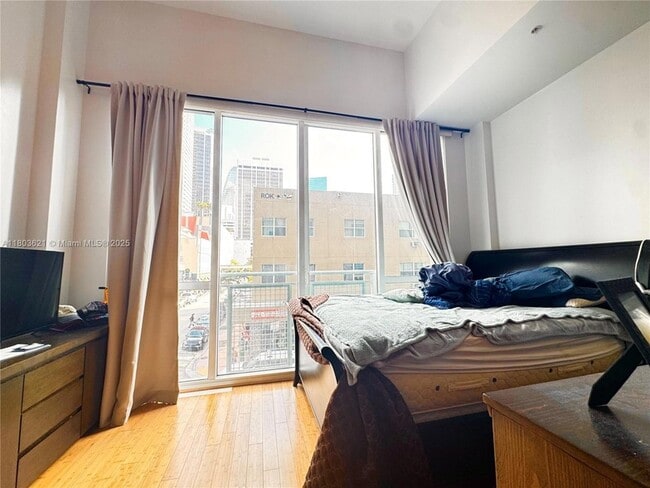 253 NE 2nd St, Unit 219 in Miami, FL - Building Photo - Building Photo
