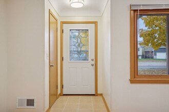 3845 Douglas Dr N in Minneapolis, MN - Foto de edificio - Building Photo