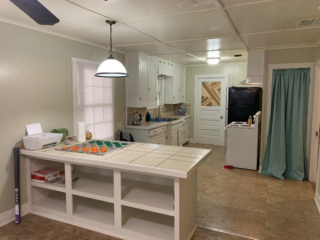 614 W Lee Ave in Kingsville, TX - Building Photo - Building Photo