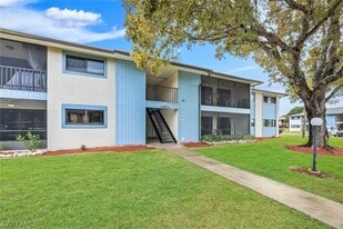 17420 Birchwood Ln in Ft. Myers, FL - Building Photo