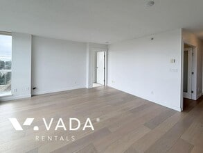 10777 University Dr in Surrey, BC - Building Photo - Building Photo