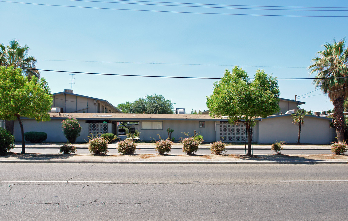 4672 E Shields Ave in Fresno, CA - Foto de edificio