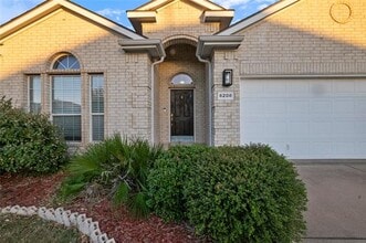 6208 Claire Dr in Fort Worth, TX - Building Photo - Building Photo