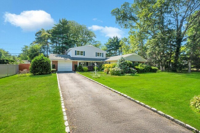 38 Barker Dr in Stony Brook, NY - Building Photo - Building Photo
