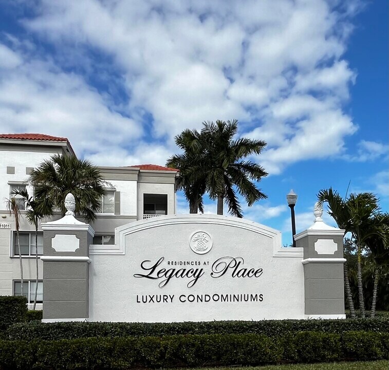 11019 Legacy Ln in Palm Beach Gardens, FL - Building Photo