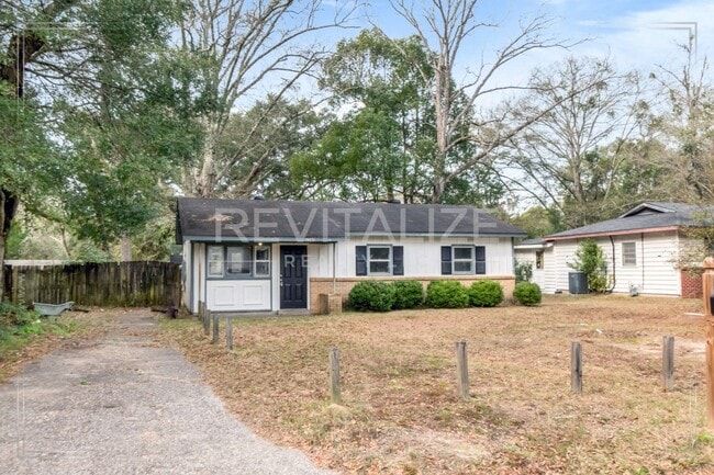 1165 Barker Dr W in Mobile, AL - Building Photo - Building Photo