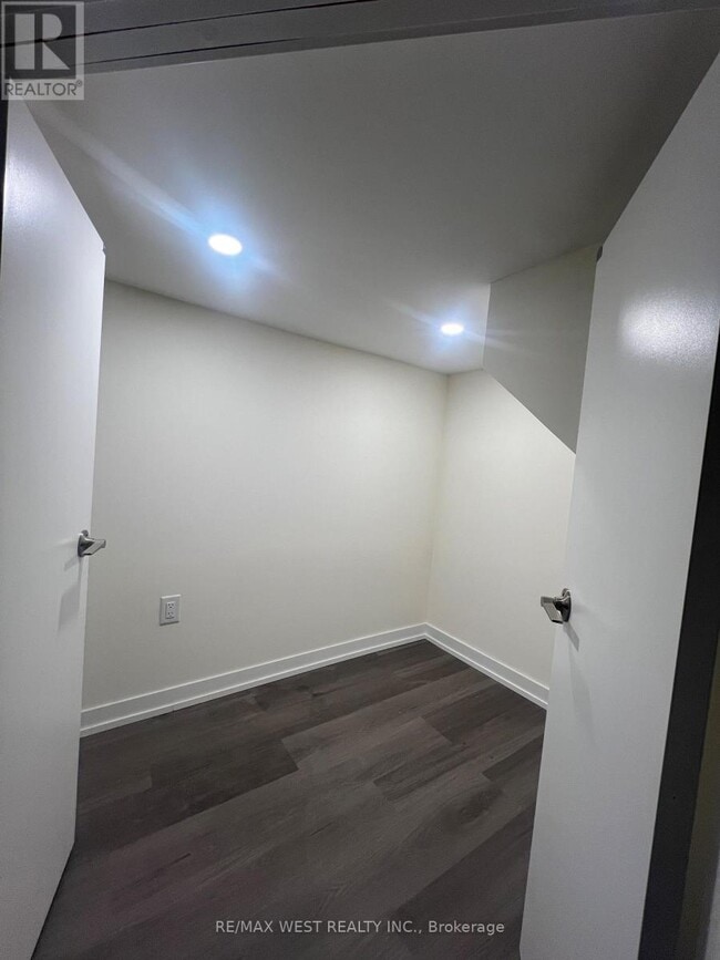 property at 4 Lafleur Ct