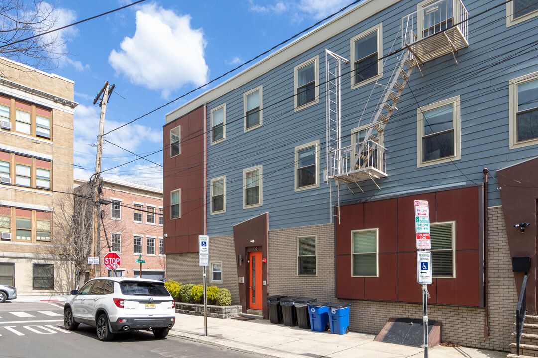 102 Colgate St in Jersey City, NJ - Building Photo