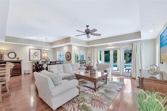 325 3rd St S in Naples, FL - Building Photo - Building Photo