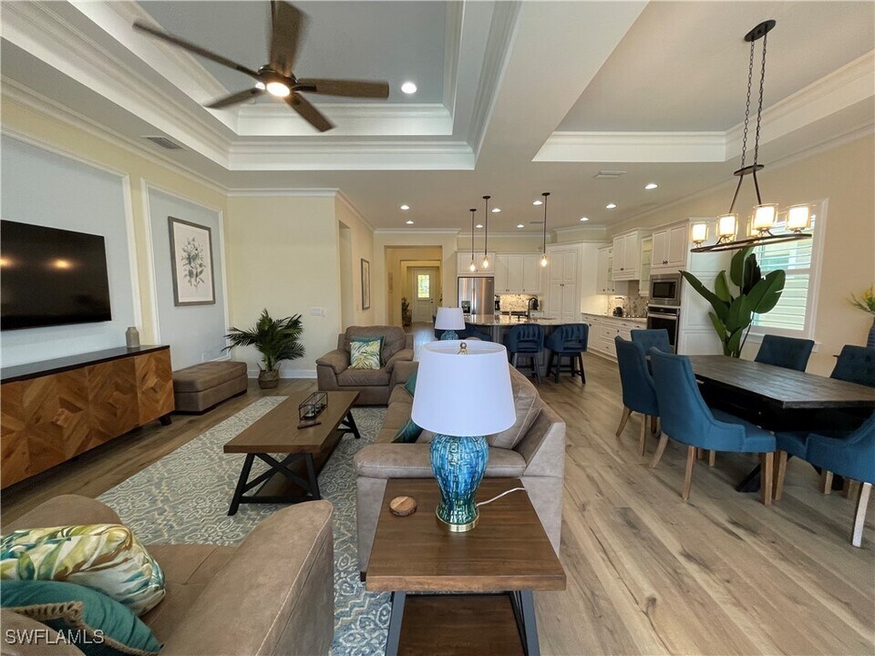 6282 INDIES Ave in Naples, FL - Building Photo