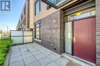 4030 Parkside Village Dr in Mississauga, ON - Building Photo - Building Photo