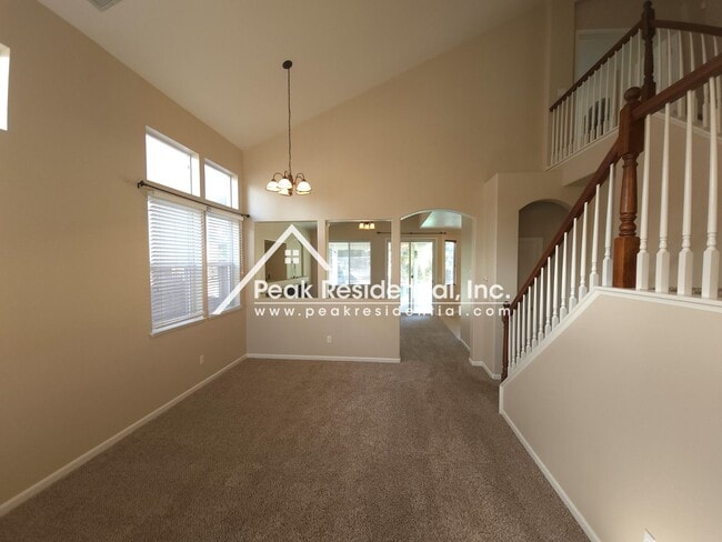 9430 Oakley Way in Elk Grove, CA - Building Photo - Building Photo