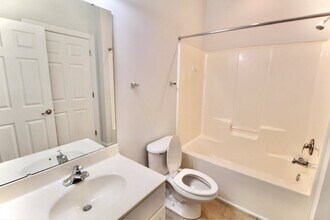 228 Shady Grove Ln in Leland, NC - Foto de edificio - Building Photo