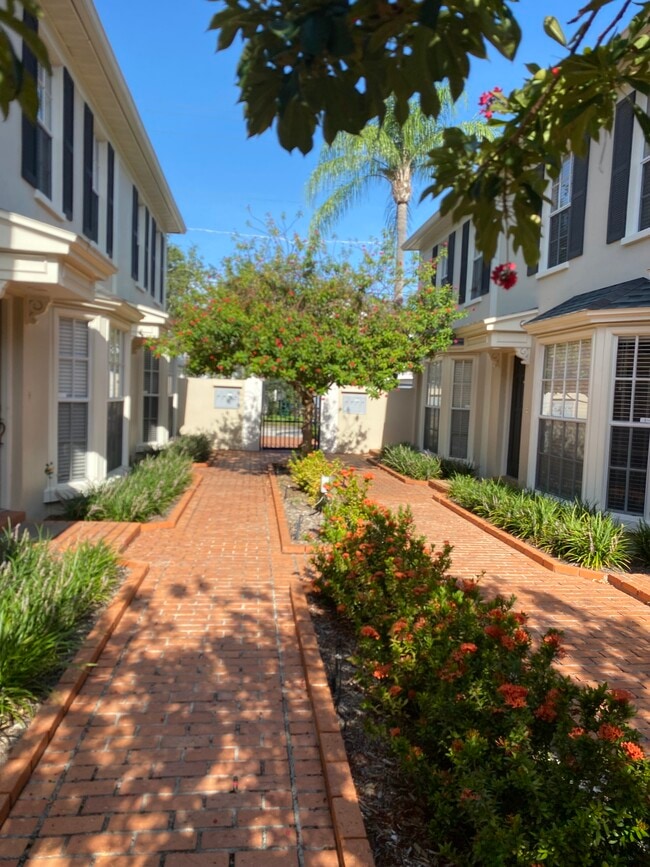 308 S Gomez Ave, Unit C in Tampa, FL - Foto de edificio - Building Photo