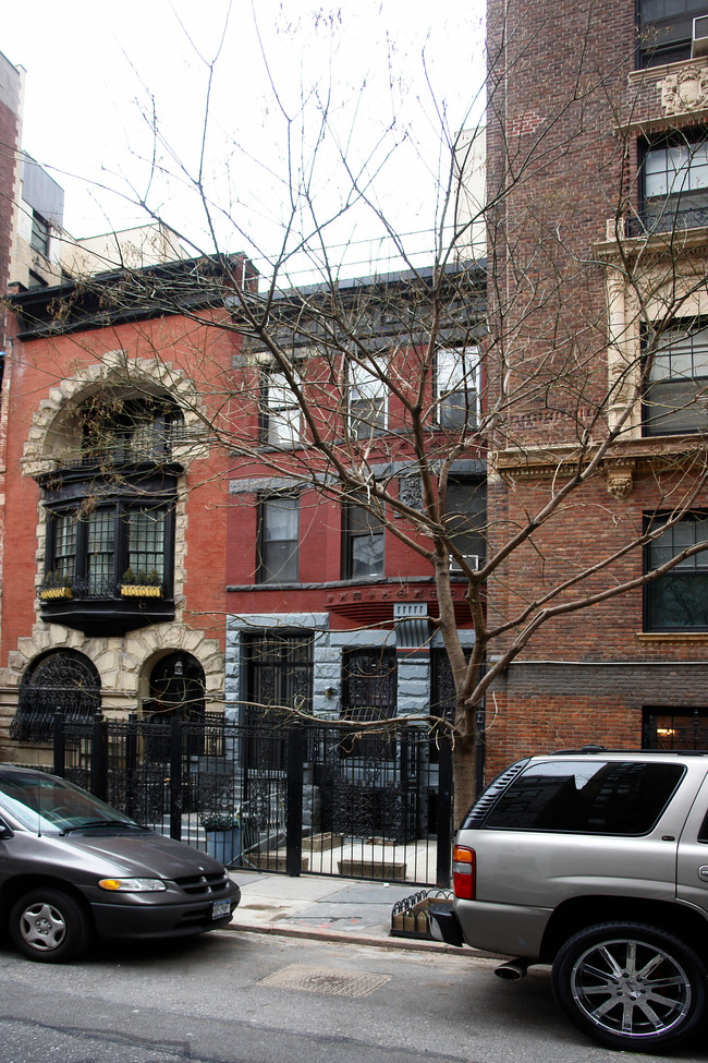 256 W 75th St in New York, NY - Foto de edificio - Building Photo