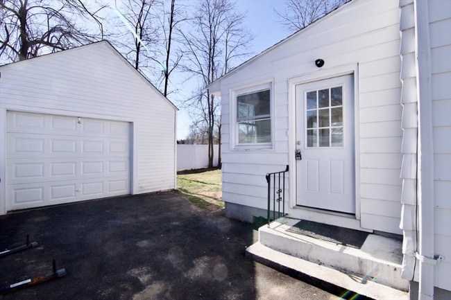 49 Rimmon Ave in Springfield, MA - Building Photo - Building Photo