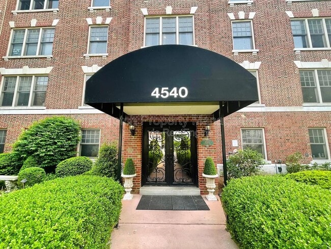 4540 Lindell Blvd in St. Louis, MO - Building Photo - Building Photo