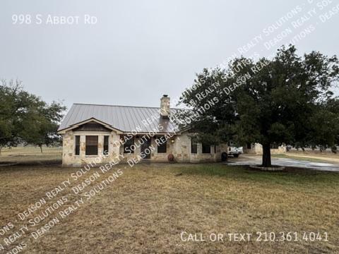 998 S Abbot Rd in Adkins, TX - Building Photo - Building Photo