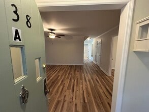 438 N Cypress St, Unit A in Florence, AL - Foto de edificio - Building Photo