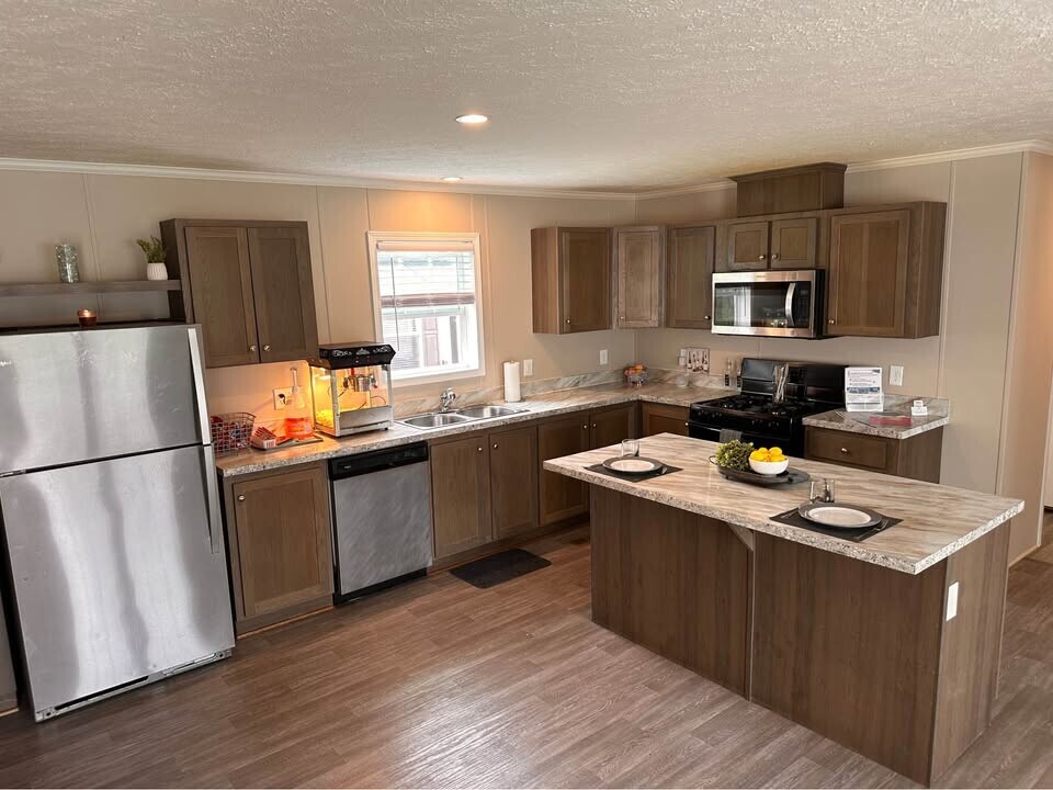 330 Mosswood Ln in Iowa City, IA - Building Photo