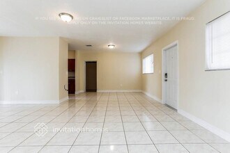 330 NW 196th St in Miami, FL - Building Photo - Building Photo
