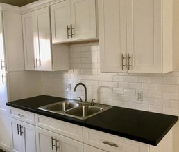 Shamrock Apartments in Downey, CA - Foto de edificio - Building Photo