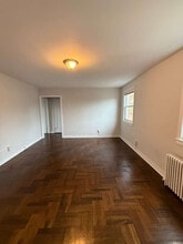 327 Magnolia St in Highland Park, NJ - Foto de edificio - Building Photo