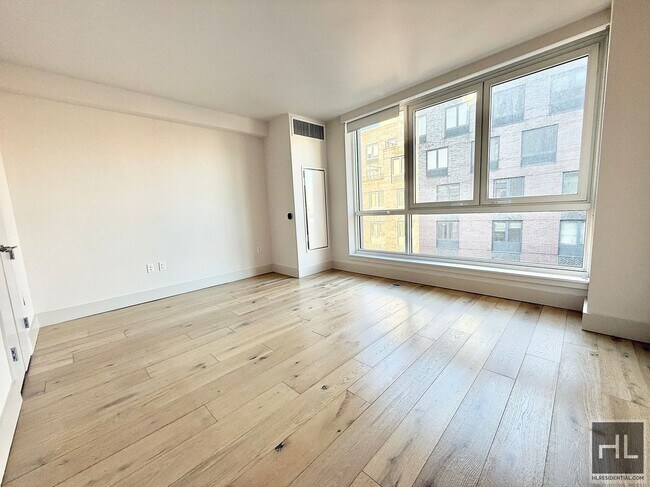 251 E 2nd St in New York, NY - Foto de edificio - Building Photo