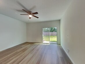 626 Holly Lks Dr in Orange Park, FL - Foto de edificio - Building Photo