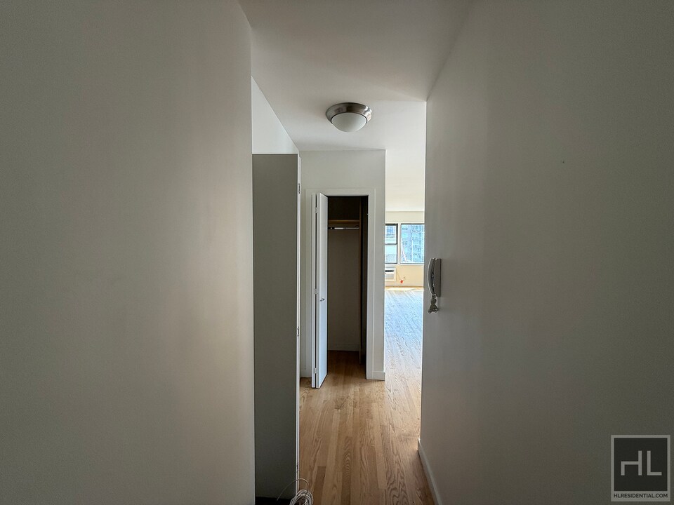 EAST 36 STREET in New York, NY - Building Photo