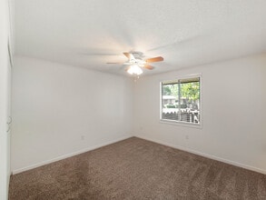 The Flats at Lakeshore in Fort Oglethorpe, GA - Building Photo - Building Photo
