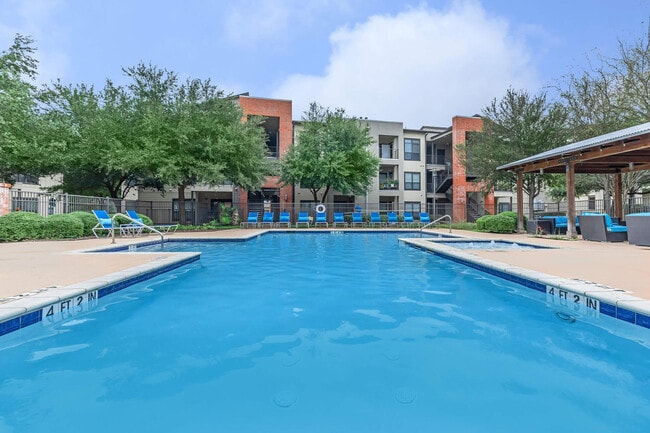 RETREAT AT NORTH BLUFF in Austin, TX - Foto de edificio - Building Photo