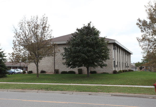 Schoolview Square in Big Lake, MN - Building Photo - Building Photo