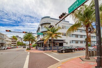 1360 Collins Ave in Miami Beach, FL - Building Photo - Building Photo