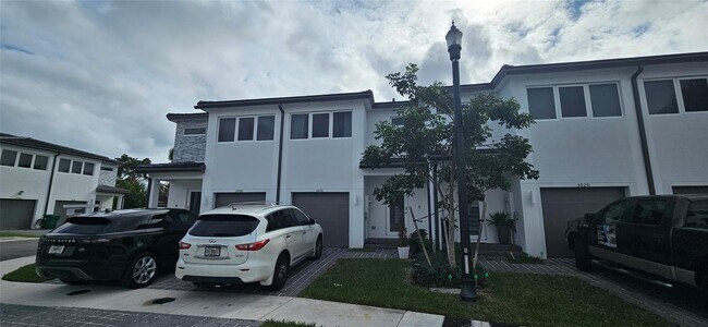 property at 5010 SW 37th St