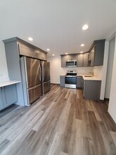 1611 Lakeway Dr in Bellingham, WA - Building Photo - Building Photo