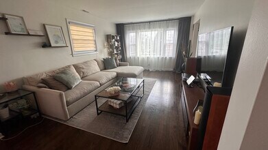 354 Alles St, Unit 2 in Des Plaines, IL - Foto de edificio - Building Photo