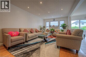 428 Wake Robin Crescent in Kitchener, ON - Building Photo - Building Photo