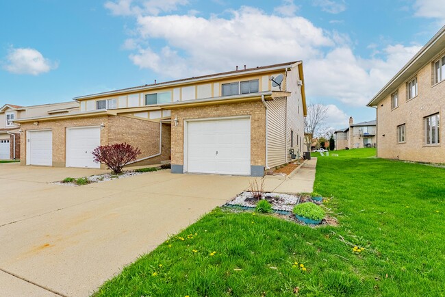 305 Creekside Dr in Bloomingdale, IL - Building Photo - Building Photo