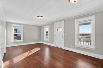 428 W Delavan Dr in Janesville, WI - Foto de edificio - Building Photo