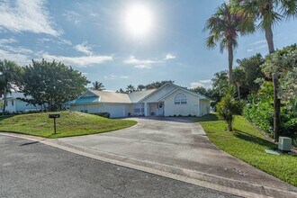 2225 Silver Sands Ct in Vero Beach, FL - Foto de edificio - Building Photo