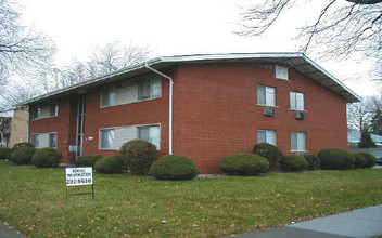 23730 Kelly Rd in Eastpointe, MI - Building Photo - Building Photo