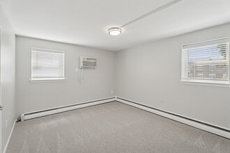 Rosedale Court Apartments in Roslyn, PA - Foto de edificio - Building Photo
