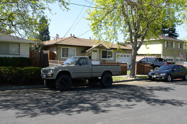 1532-1534 Hawes Ct in Redwood City, CA - Building Photo - Building Photo